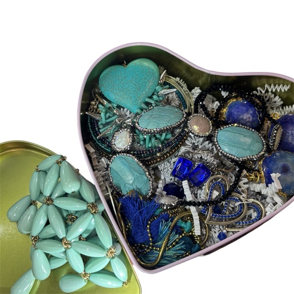 ✨ BLUE MYSTERY JEWELRY TIN ✨ - Picture 4 of 4